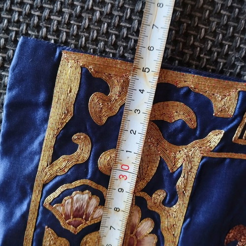 Vintage handmade silk Chinese embroidery like new