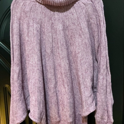 Knitted turtleneck with batwing sleeves like new, pink, oversized