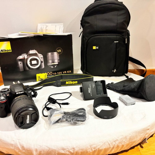 Nikon D3300 DSLR with AF-S DX NIKKOR 18-105mm VR lens like new