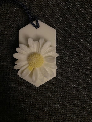 Aromatic tablet with candle and daisy, new spring scent
