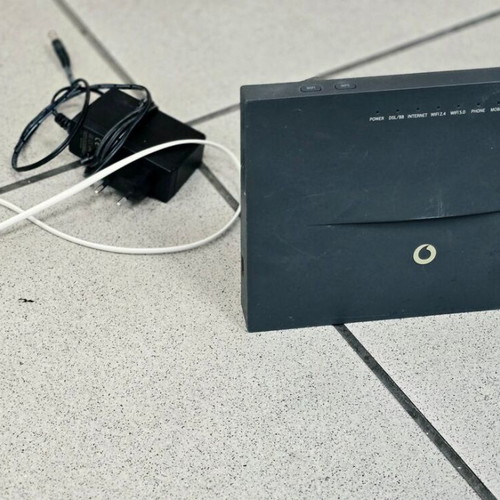 Vodafone H300s router with accessories in box
