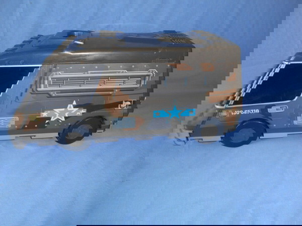 MICRO MACHINES MILITARY COMBAT CARRIER VAN (1997)
