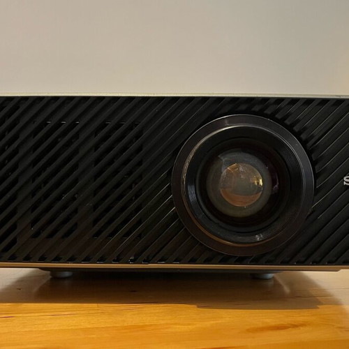 Sony Vpl-hs60 projector like new with HDMI input