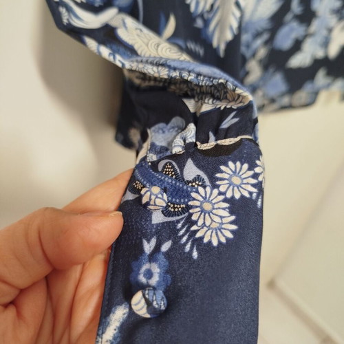 Benetton women's blue floral blouse size M like new