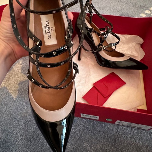Valentino Garavani leather pumps used, size 38, worn twice