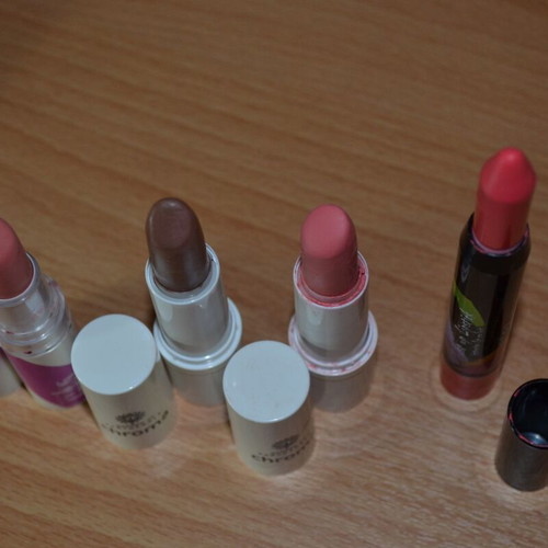 Lipsticks used, 5 shades pink, nude, peach, brown, coral