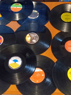 Vinyl records used, pack of 19 from 1980s-1990s