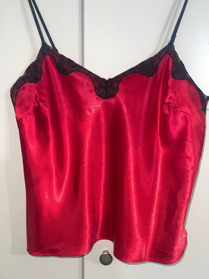 Satin top with lace like new, size M, black and red