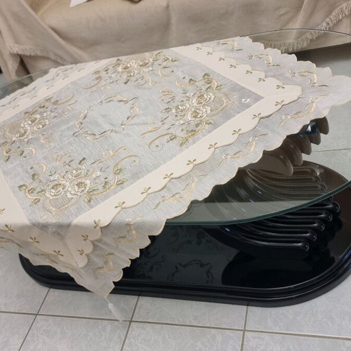 Table linens set like new, 4 pieces