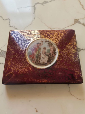 Vintage porcelain jewelry box with gold details, like new