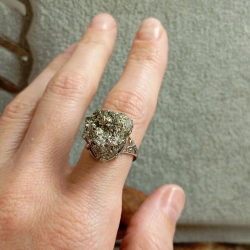 Women's ring with euhedral pyrite new, silver color