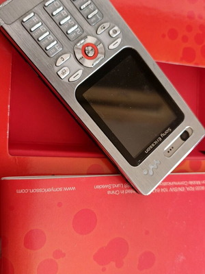 Sony Ericsson Walkman W880i употребяван, пълен комплект