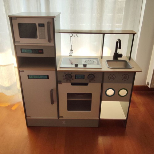 Hape Playfully Delicious Wooden Cook N Serve Kitchen like new with lights and sound