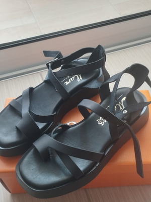 Mark Milan black leather flatform sandals, size 37