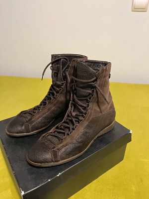 Μπότες Emporio Armani σαν καινούργιο, καφέ, νούμερο 42 με μεταλικά θυλάκια