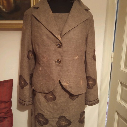 Dress with matching jacket decorated with fabric flowers and embroidery, size M