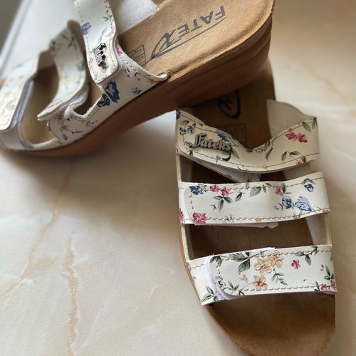 Summer slippers like new, size 38, white and beige