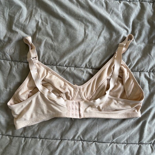 Nursing bra like new beige with free Medela pads, size M