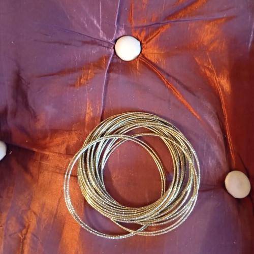 Bracelet made of 32 thin metal pieces like new, gold tone