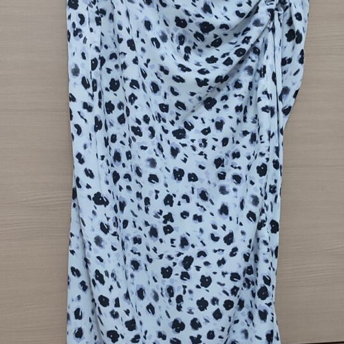 Zara skirt medium with side slit, new, black and white