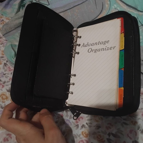 Organizer agenda with zipper used, black color, internal dividers