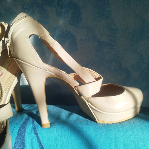 TALLY WEiJL nude peep toe platform heels size 40