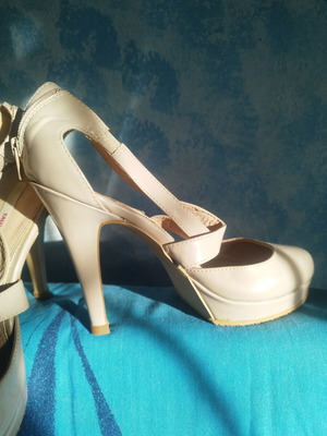 TALLY WEiJL nude peep toe platform heels size 40