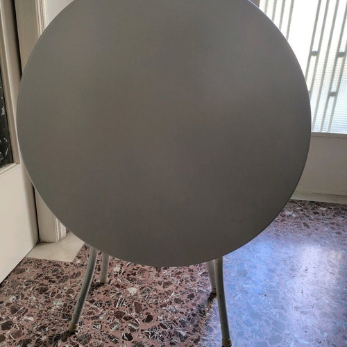 Round folding table like new, metal frame, 80cm diameter