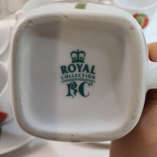 Set of 5 large cups and saucers like new