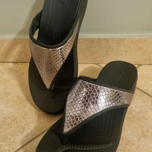 37 - Crocs anatomical flip-flops (new)