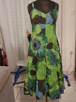 Monsoon dress size M, green floral embroidered