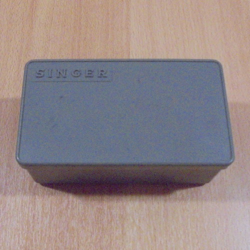 Singer old plastic storage box for threads and needles used