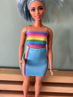 Barbie very good, like new