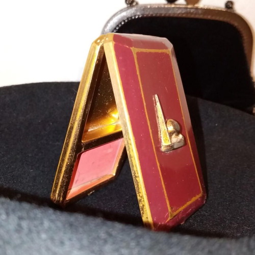 Vintage Art Deco rouge compact by VANSTYLE used with mirror