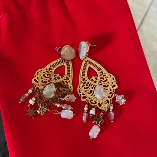 Earrings new, impressive with velvet pouch