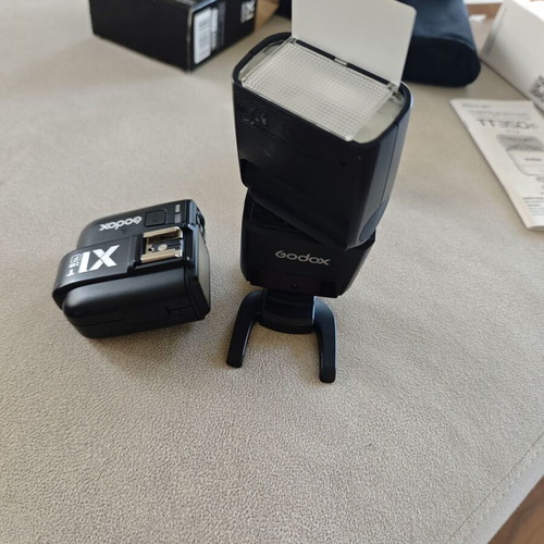 Godox Flash and Trigger Kit for Fujifilm Cameras like new
