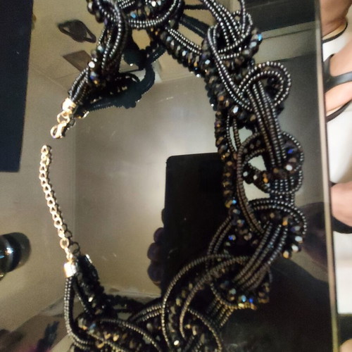 Necklace like new, black