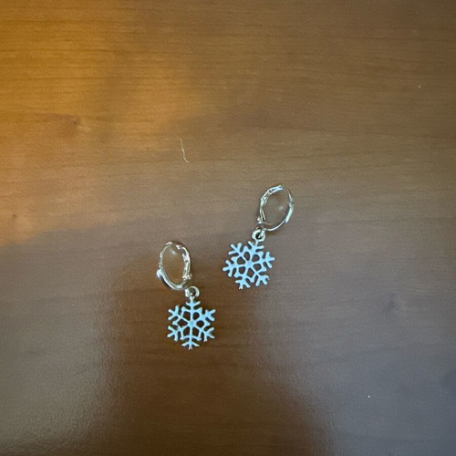 Snowflake earrings like new, gold color, set of 2