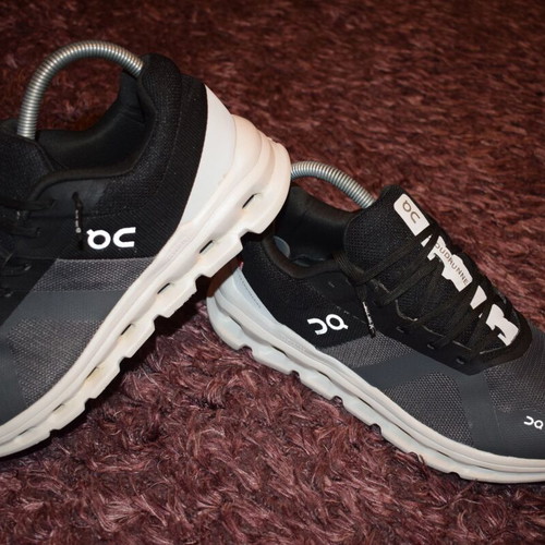 On Cloudrunner Men Size 42 used black and white sports shoes