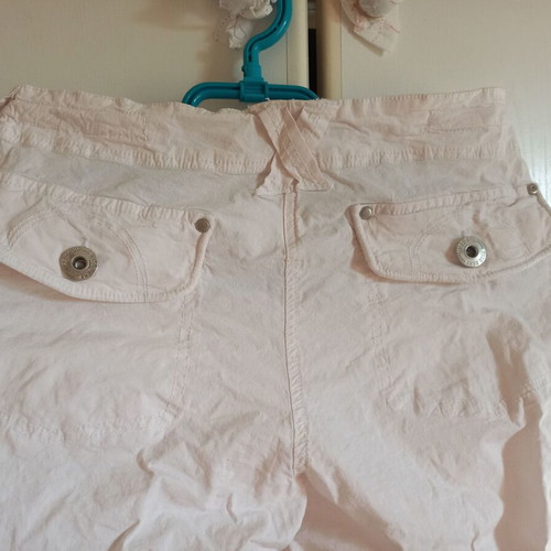 White summer capri bermuda shorts, size S