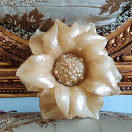Decorative flower-shaped candle like new
