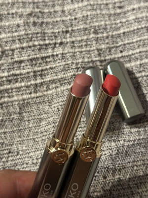 Long stay lipstick