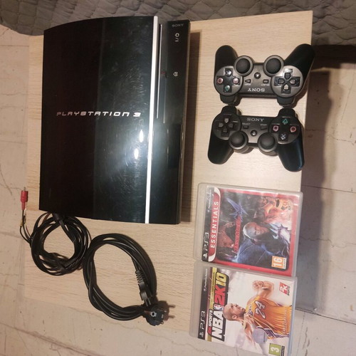 Ps3 σαν καινούργιο με 2 μοχλούς και 2 παιχνίδια