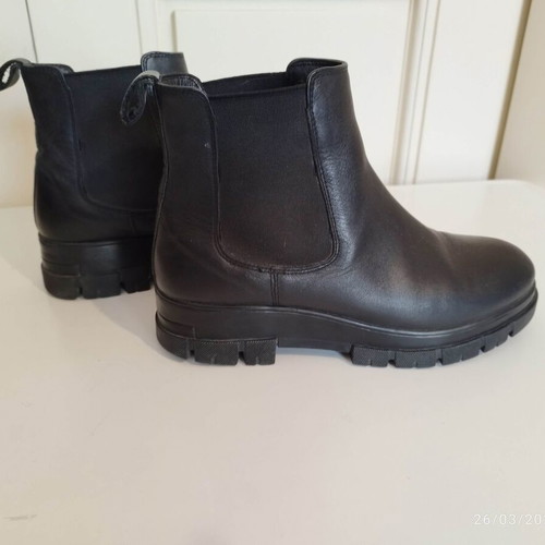 Nak leather Chelsea boots black, like new, size 37