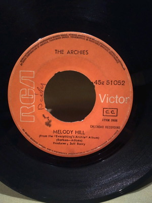 Collectible 45 RPM records used, pack of 6, 1970s decade