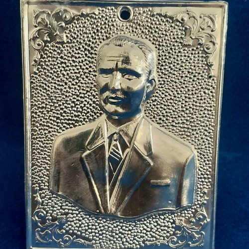 Metal votive new in excellent condition