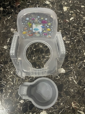 Child Toilet Training Seat like new with Handles for Safety and Comfort