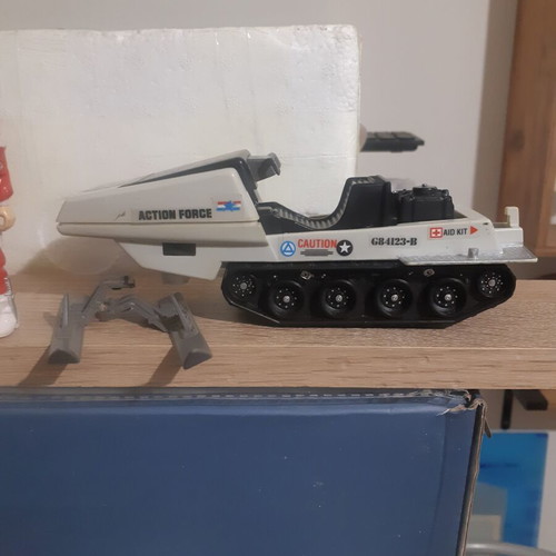 Lot GI Joe with 3 figures and 2 Polar Battle Bear vehicles like new