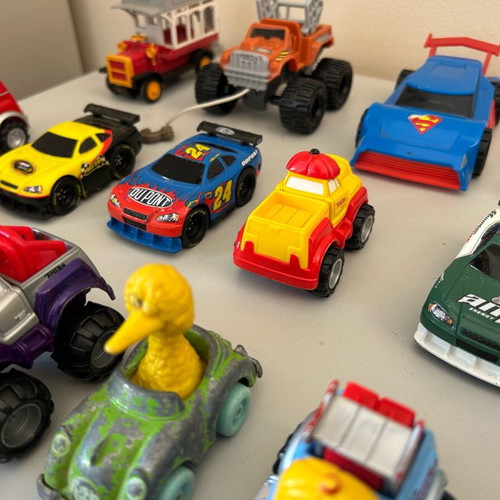 Old toy cars used, pack of 25, medium size