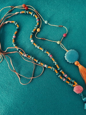 Long necklaces with ceramic pendant, howlite, silk, set of 2 new